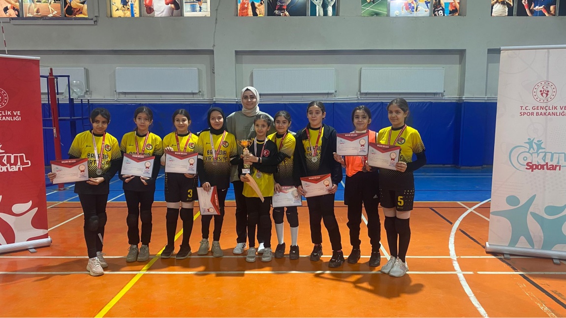 Okul Sporları Küçük Kızlar Voleybol Turnuvası